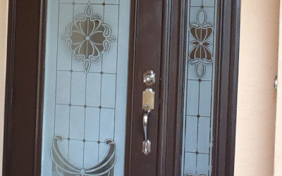 Etched Glass Door Welcomes Florida Thanksgiving Guests